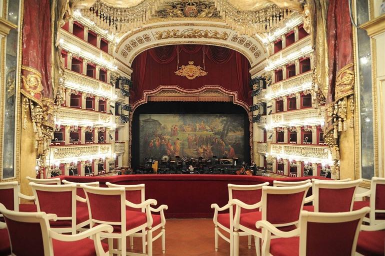 teatro san carlo napels 5800 ml