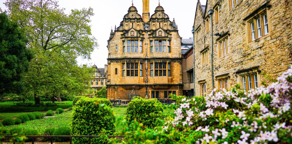 A,Historic,Stone,Building,With,An,Ornate,Facade,In,A